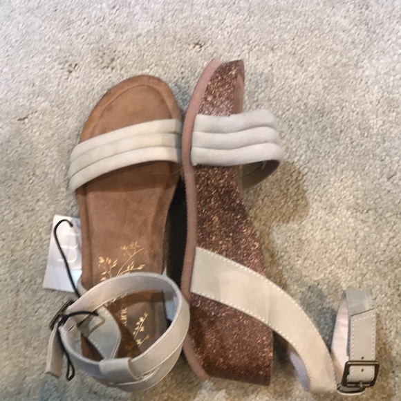 NWT Maurice’s Tan/Beige Ankle Strap Comfort Wedges-Size 8 - Picture 5 of 14